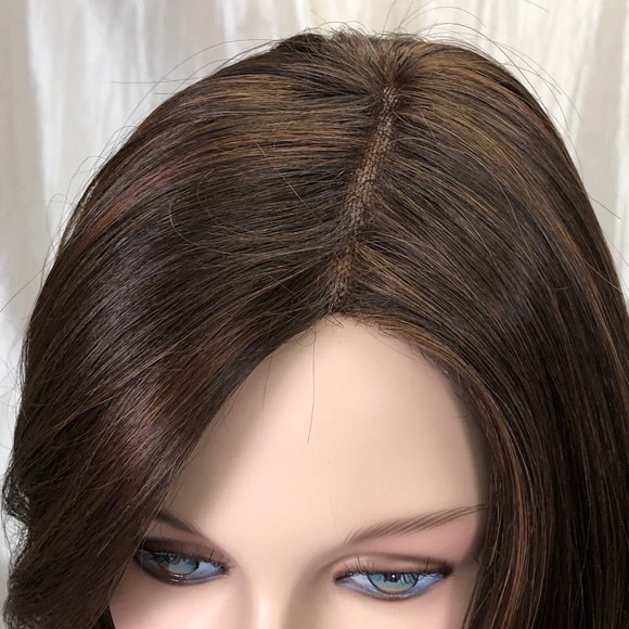 NWT Dark Brown Auburn Layered Shoulder Length Wig - Picture 5 of 8